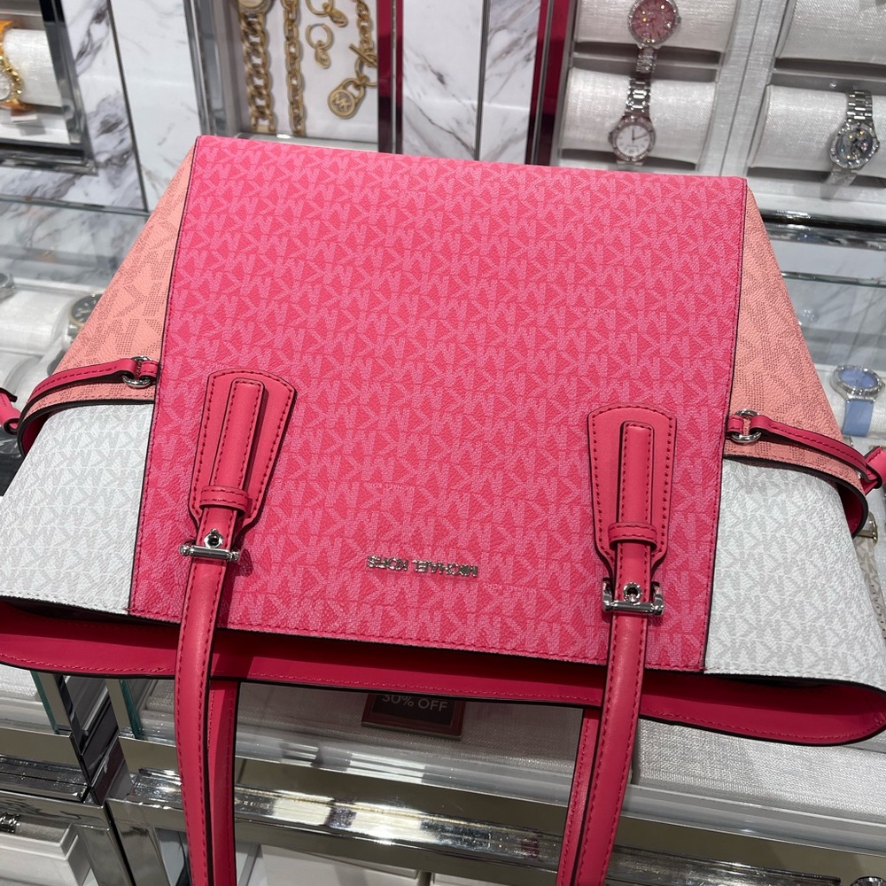 MICHAEL KORS Voyager Lg Color-Block Logo Top Zip EW Shoulder Tote
Hibiscus
NWT - Picture 6 of 16
